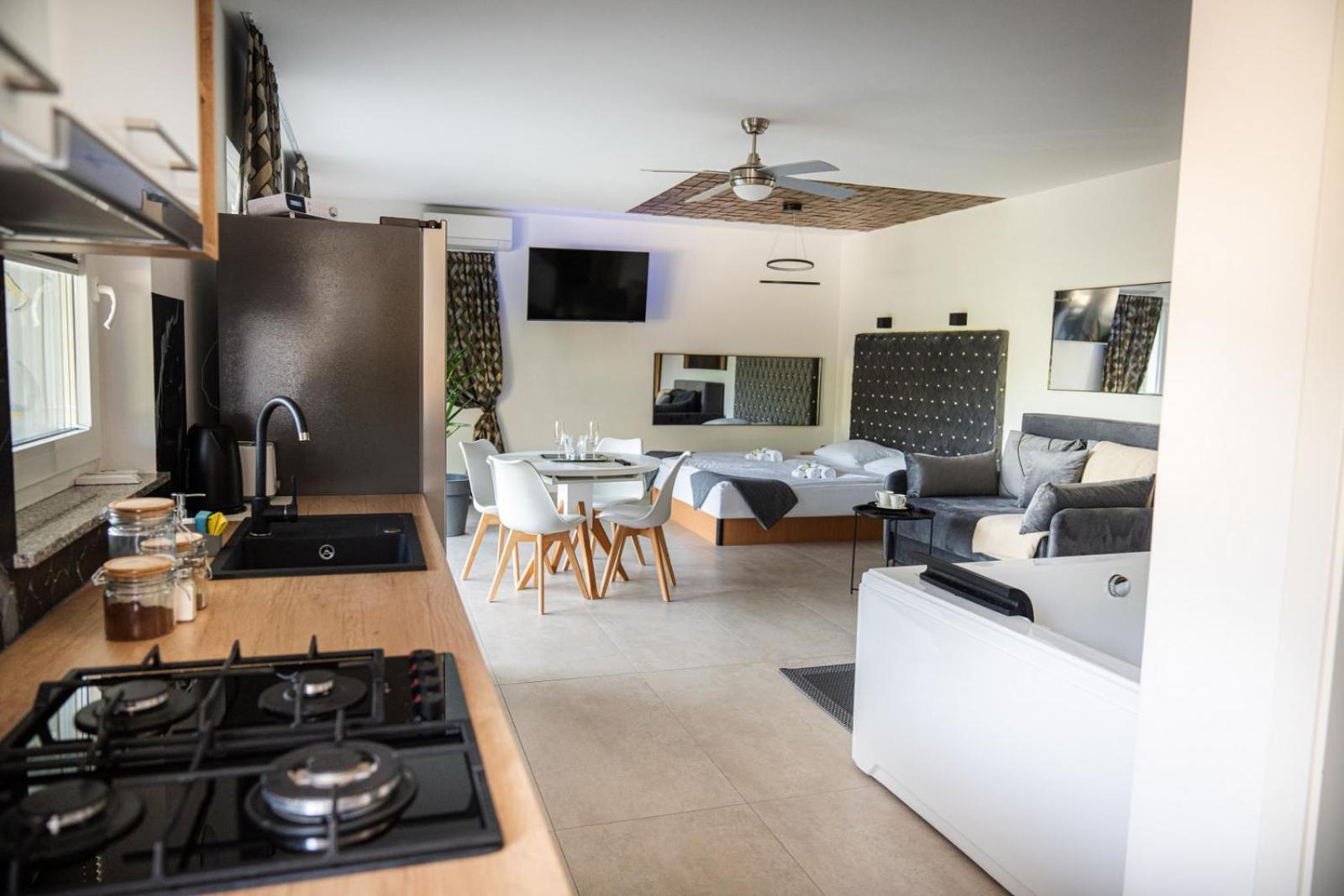 Resort Timaja - Pool, Massage Pool, Sauna Trebnje Zewnętrze zdjęcie